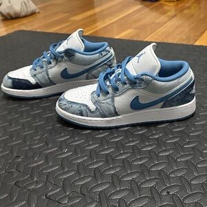 Jordan Kids Sneakers in Blue and White